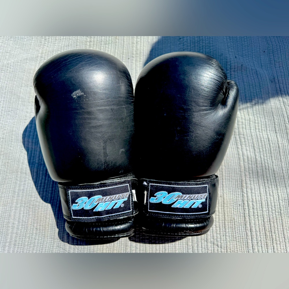 🚨PART OF 4 for 15🚨 Boxing gloves 10oz 30 minute hit size 14